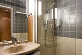 Ibis hotel fürdőszobája, Ibis Heroes Square Hotel Budapesten a Dózsa György úton