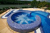 Wellness centrum Bánkon a TÓ hotelben - Belső medence és külső medence a Bánki Tónál a szállodában