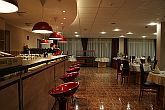 Canada Hotel Pesterzsébeten elegáns bárral közel a Csepel-szigethez
