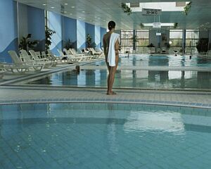 Különböző gyógyfürdők, gyógymedencék a Termál hotel Heliában