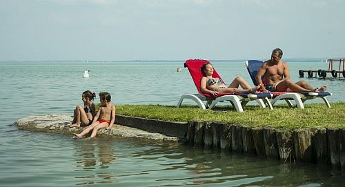 Játszótér a Balaton északi oldalán Balatonfüreden - Hotel Marina homokos partszakasza