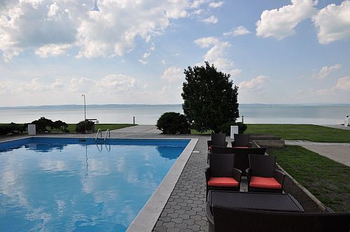 Hotel Hungaria Siófok - közvetlen vízparti szálloda a Balatonnál