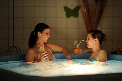 Hotel Millennium jacuzzija - wellness szállodák Budapesten