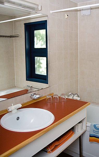 4 csillagos szállás Tihanyban elérhető áron - a BOR-B Bungaló fürdőszobája a Club Tihanyban