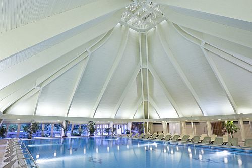 Health Spa Resort Hotel Hévíz - A négycsillagos szálloda úszodája