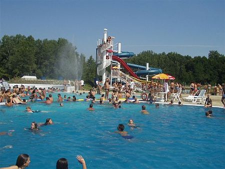 Nyaralás Pápán a Hotel Villa Classica szállodában a fürdő szomszédságában.