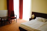 Hotel Faluközpont Újhartyán elegáns kétágyas szoba Inárcs közelében