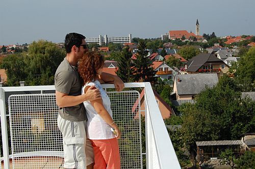 Wellness Hotel Kakadu terasza Keszthelyen panorámás kilátással a Balatonra