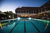 Hotel Sopron**** külső úszómedencéje hétvégére