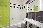 3* Ibis szálloda fürdőszobája Budapesten a centrumban